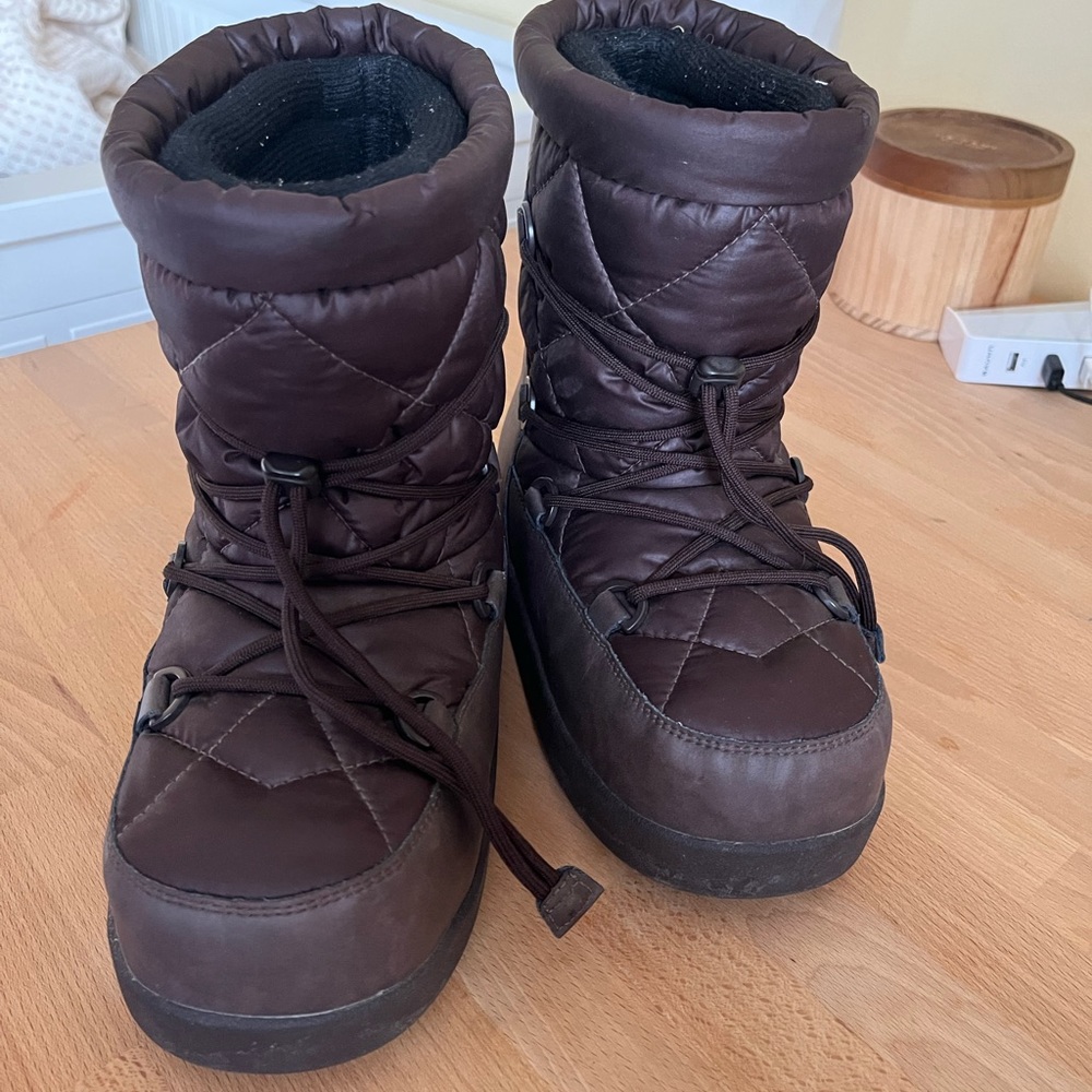 Ugg moon boots